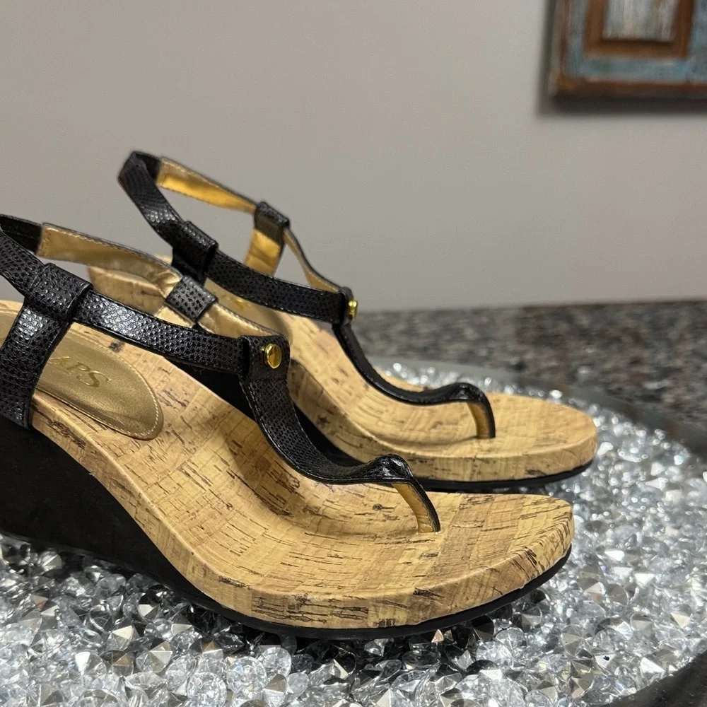 Chaps Raevyn thong Black Cork Wedge Sandals EUC 7.5